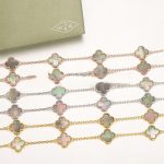 van-cleef-arpels-vintage-alhambra-necklace-yellow-gold-20-motifs-with-gray-mother-of-pearl8e296a067a37563370ded05f5a3bf3ec (1)