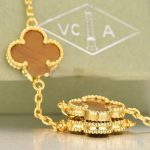 van-cleef-arpels-vintage-alhambra-necklace-yellow-gold-20-motifs-with-tigers-eye-mother-of-pearld645920e395fedad7bbbed0eca3fe2e0 (1)