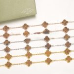 van-cleef-arpels-vintage-alhambra-necklace-yellow-gold-20-motifs-with-tigers-eye-mother-of-pearld645920e395fedad7bbbed0eca3fe2e0 (1)