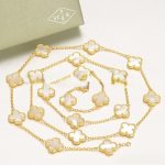 van-cleef-arpels-vintage-alhambra-necklace-yellow-gold-20-motifs-with-white-mother-of-pearleccbc87e4b5ce2fe28308fd9f2a7baf3 (1)