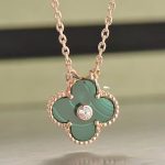 van-cleef-arpels-vintage-alhambra-pendant-pink-gold-with-malachite-mother-of-pearl-round-diamonds6f4922f45568161a8cdf4ad2299f6d23