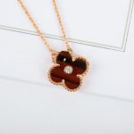 van-cleef-arpels-vintage-alhambra-pendant-rose-gold-with-diamonda5771bce93e200c36f7cd9dfd0e5deaa-595×595