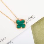 van-cleef-arpels-vintage-alhambra-pendant-rose-gold70efdf2ec9b086079795c442636b55fb-595×595