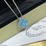 van-cleef-arpels-vintage-alhambra-pendant-turquoise-and-white-gold-with-diamondsf7177163c833dff4b38fc8d2872f1ec6-595×595